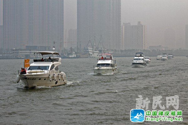 上海黄浦江水域首次举办游艇日活动