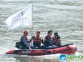 民间环保组织乘坐冲锋舟调查汉江排污口(组图)