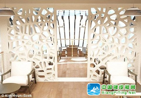 左图为舵手室,右图为船长室,均采用蜂巢晶格设计 左图为舵手室,右图为船长室,均采用蜂巢晶格设计