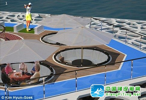 嘉宾可以享受热水浴缸,同时一边欣赏美丽的海景,一边享受打高尔夫球的快乐 嘉宾可以享受热水浴缸,同时一边欣赏美丽的海景,一边享受打高尔夫球的快乐