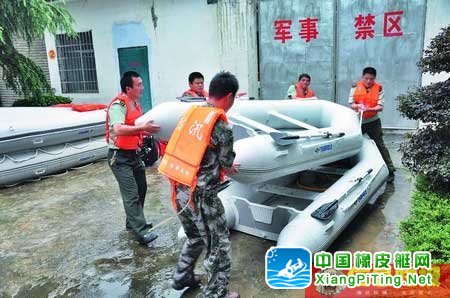 修水县武装部的官兵们也已经进入状态，准备在洪灾来临的时候投入到救灾中。 廖卓斌 张志超 摄
