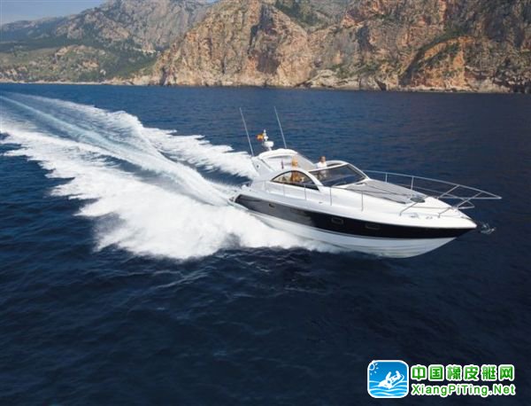 38GT亦象征着Fairline 有史以来最高速的游艇即将面世。该游艇由两台Volvo Penta全新D6-400引擎推进，最高速度可达到45海里。