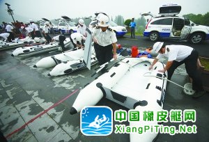 “游客”落水,冲锋舟20分钟完成救援