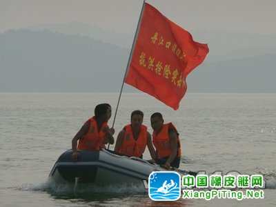 丹江口消防抗洪抢险突击队开展水上实战演练