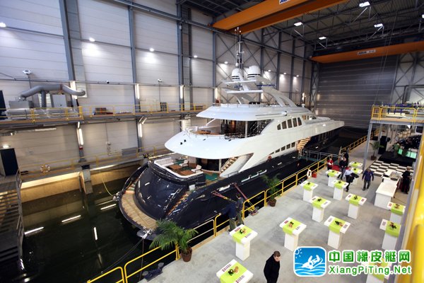 Heesen 全新44米豪华游艇“Lady L”下水