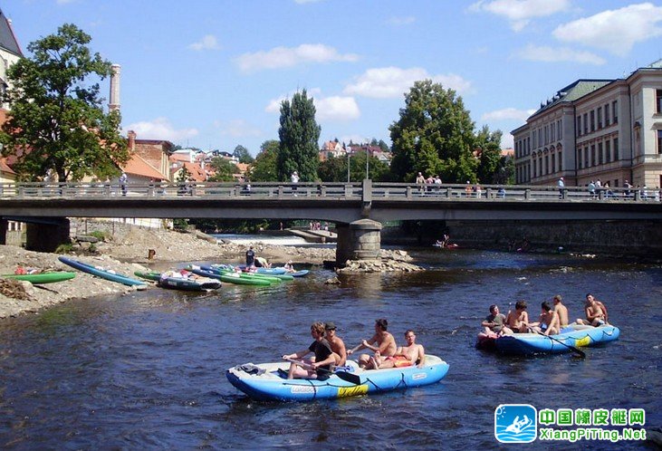 捷克最美小镇的水上漂流!