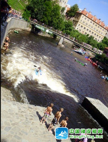 捷克最美小镇的水上漂流!