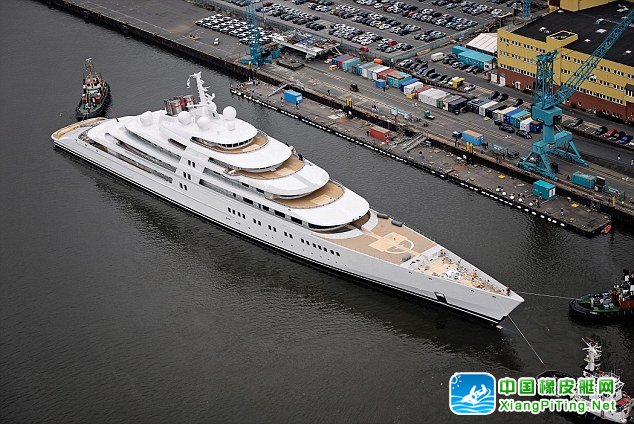 You wouldn&apos;t want to turn around in a hurry: Azzam is 54ft longer than Abramovich&apos;s yacht Eclipse