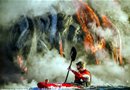 巴西勇士乘皮划艇冒死探险喷发火山