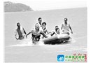 福建：3游客海滨浴场被水卷走 市民划橡皮艇救起(图)