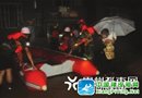 冲锋舟救15名群众