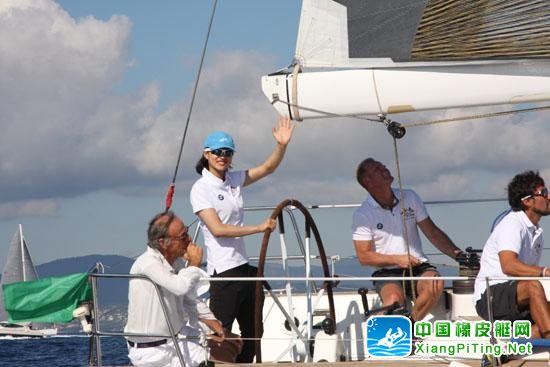 宝马帆船运动中国大使徐莉佳驾船参赛