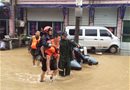 绍兴上虞消防兵紧急转移9人 COLMAN橡皮艇救援派用场 应对台风“灿鸿”