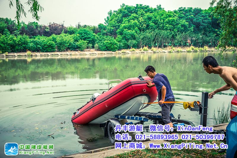 极驾客杂志上海松江外拍  Flicker RIB480铝合金底橡皮艇配东发2冲程30马力前操作船外机