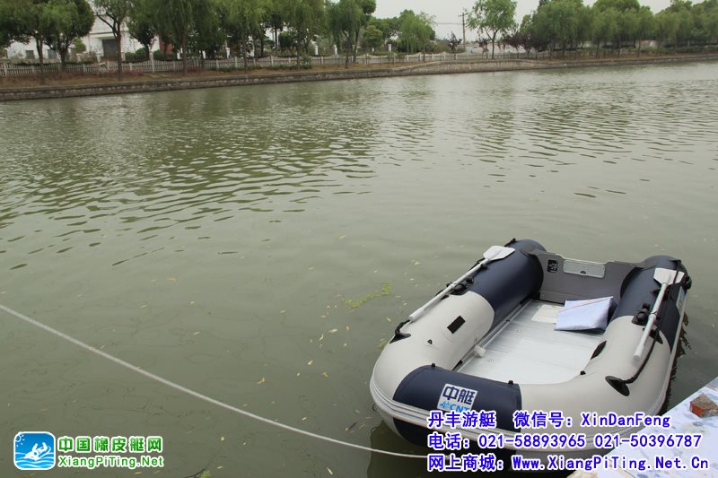 浦东张家浜 中艇CNT V310AL4人橡皮艇配海的2冲程15马力船外机