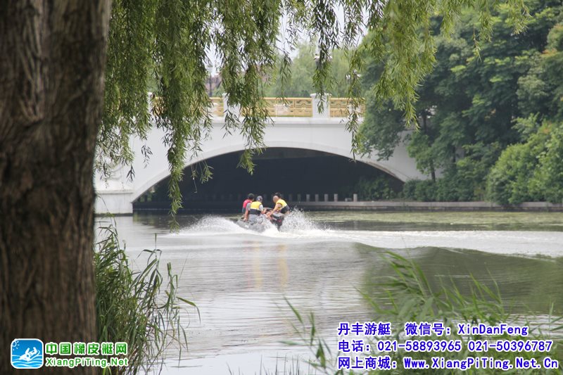 上海客户松江试船  COLMAN品牌军绿色军用系列冲锋舟橡皮艇配东发2冲程30马力船外机