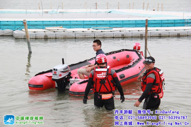 上海金山城市沙滩应邀对橡皮艇和船外机使用的培训   进口机器东发2冲程18马力船外机配救援船橡皮艇