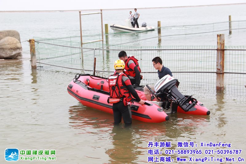 上海金山城市沙滩应邀对橡皮艇和船外机使用的培训   进口机器东发2冲程18马力船外机配救援船橡皮艇