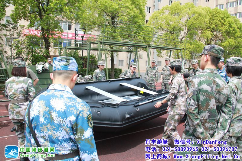 军区部队训练新兵有新花样  COLMAN品牌军用系列加厚冲锋舟橡皮艇