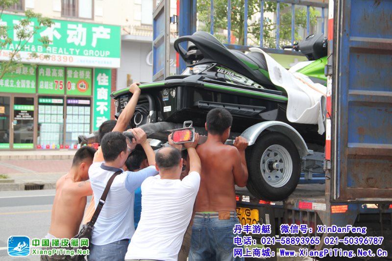 沈阳高先生  上海提艇  日本川崎(Kawasaki Jet Ski）310LX水上摩托艇配专用拖车