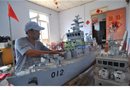 58岁渔民十年造出七艘军舰模型 可模拟枪炮发射