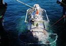 海南三亚亚龙湾外海 世界最大全通透载客潜水器“寰岛蛟龙1”投入试运营